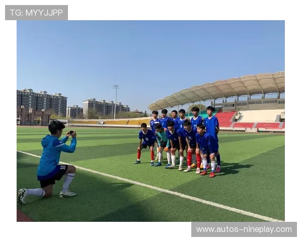 从球场梦想到绿茵传奇:办公室足球球星的童年成长之路 从球场梦想到绿茵传奇:办公室足球球星的童年成长之路