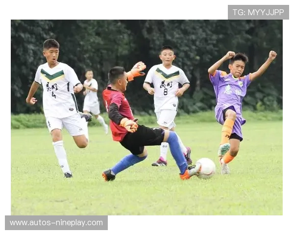 足球明星与小朋友的奇妙冒险一起踢球闯世界梦想成真