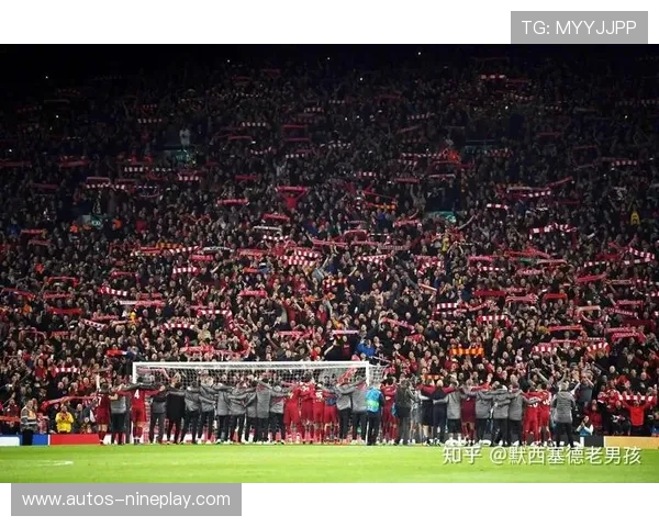 足球球星情感世界：从场上争锋到场外柔情的心路历程