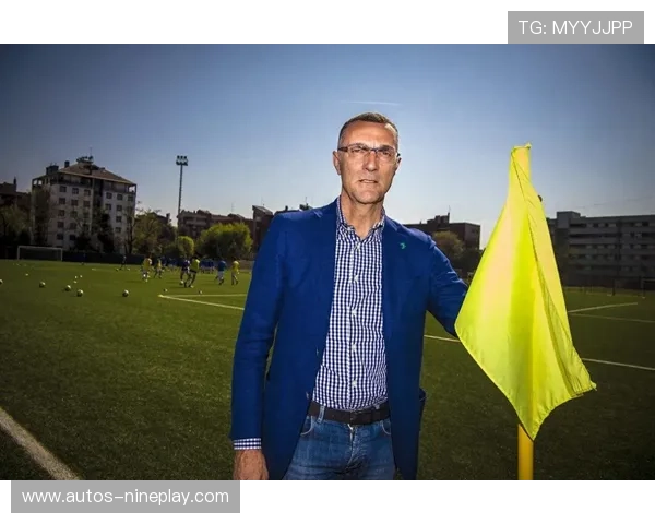 足球球星燃爆全场舞台rap秀引发热议球迷狂热追捧与赛事激情完美融合